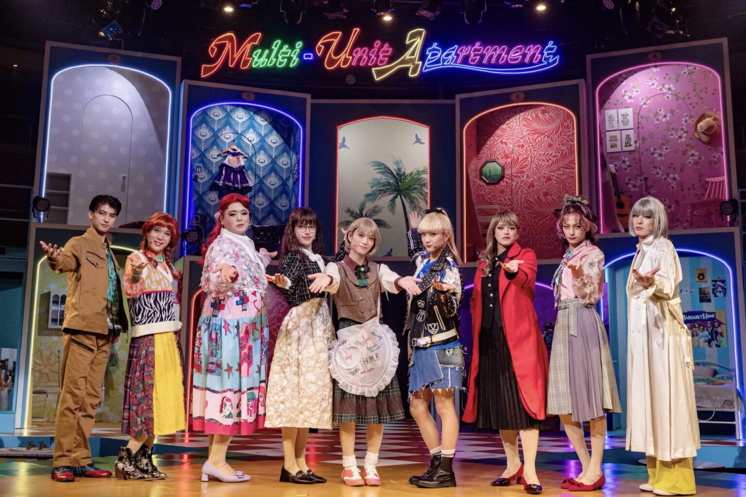 舞台『Multi-Unit Apartment』
